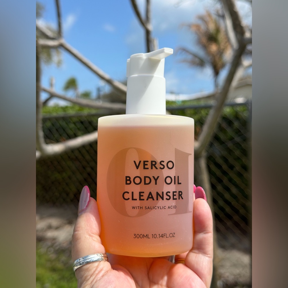 VERSO Skincare Golden Body Oil Cleanser - Picture 4 of 11